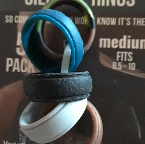UNISEX suitable Every Ring silicone rings 5 pack. Size medium - Picture 2 of 3